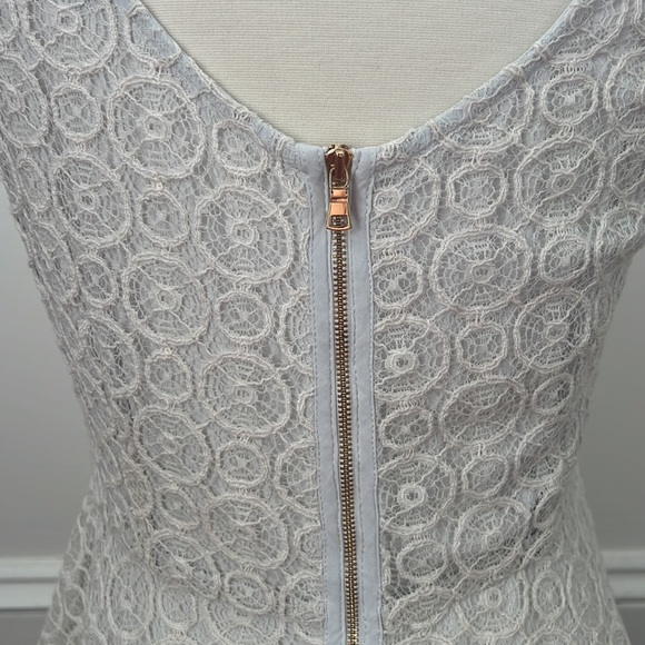 Sam & Lavi Lace peplum top. Size medium - Picture 4 of 13